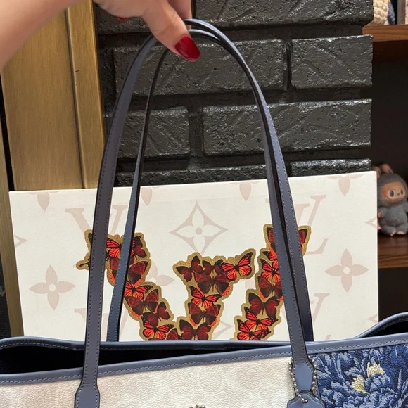 Coach Floral Periwinkle Reversible Tote and Wallet - Picture 13 of 17